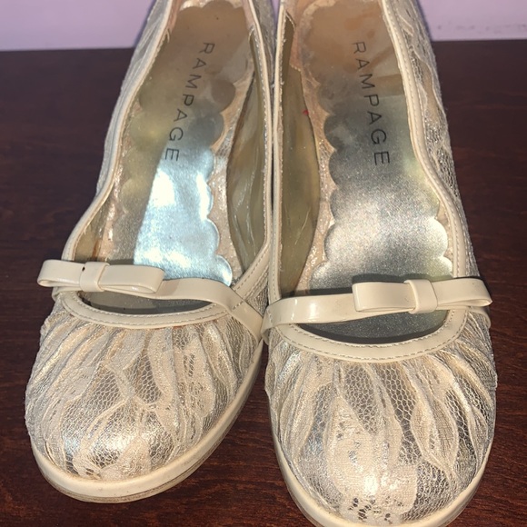 Rampage Ivory Lace covered pumps - Picture 3 of 7